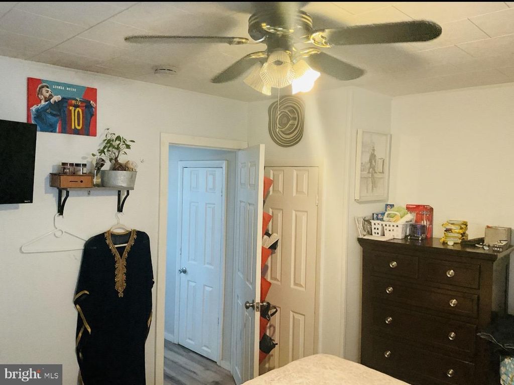 Image 10 of property listing at 916 WALNUT ST, Burlington, NJ 08016