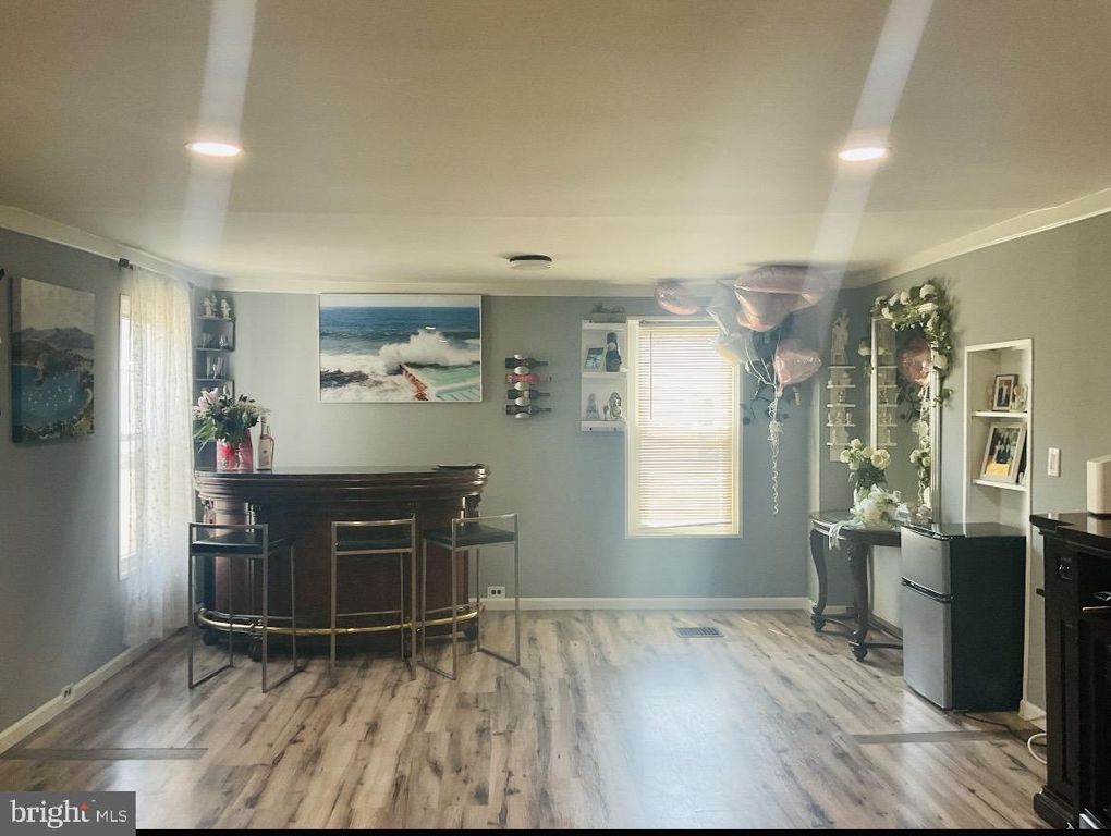 Image 4 of property listing at 916 WALNUT ST, Burlington, NJ 08016