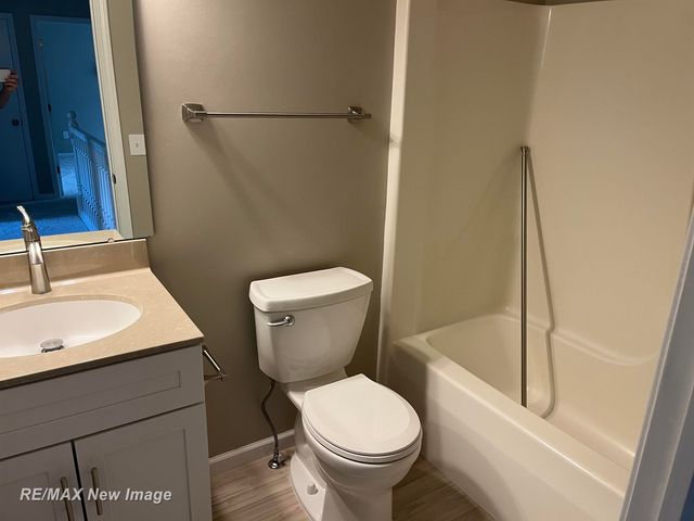 315 E CHAPEL Lane, Midland, MI 48642