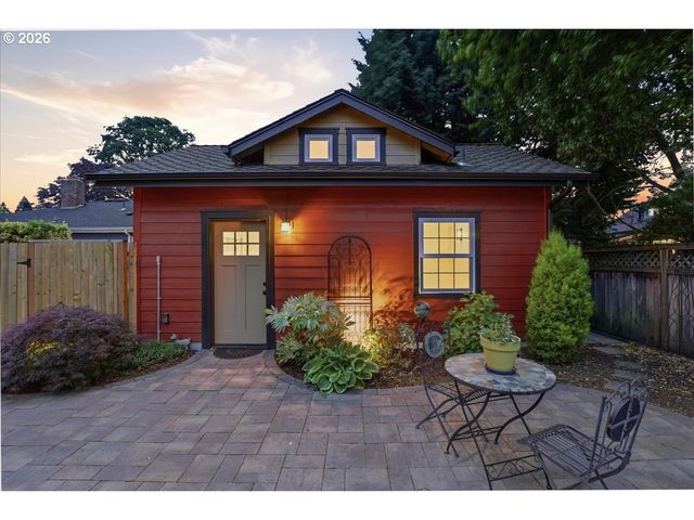 514 BEECH St, Vancouver, WA 98661