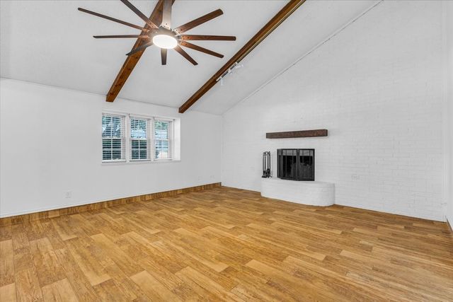 704 Matthews Court, Arlington, TX 76012