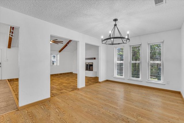 704 Matthews Court, Arlington, TX 76012