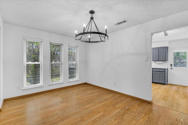 704 Matthews Court, Arlington, TX 76012