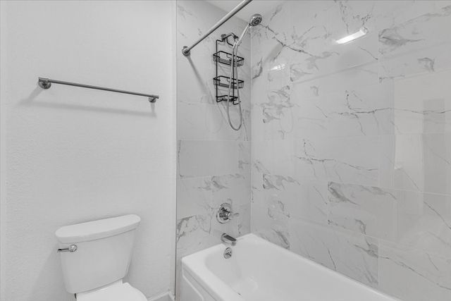 704 Matthews Court, Arlington, TX 76012