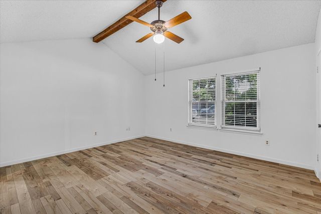 704 Matthews Court, Arlington, TX 76012