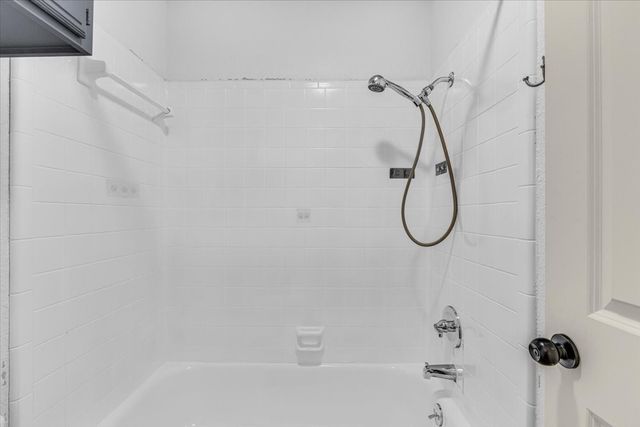 704 Matthews Court, Arlington, TX 76012