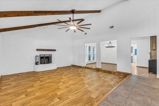 704 Matthews Court, Arlington, TX 76012