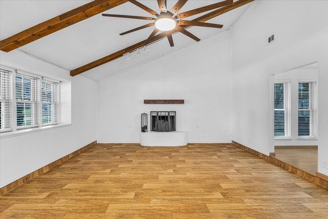 704 Matthews Court, Arlington, TX 76012