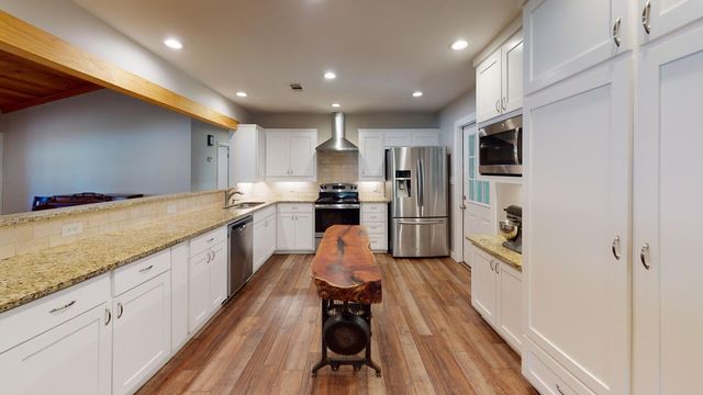 802 Amy CIR, Marble Falls, TX 78654