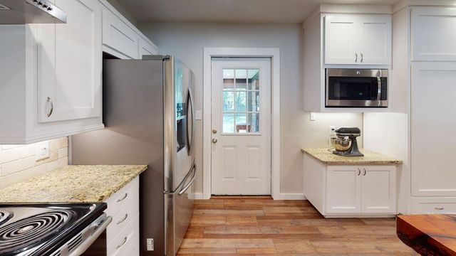 802 Amy CIR, Marble Falls, TX 78654