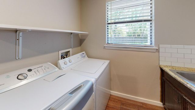 802 Amy CIR, Marble Falls, TX 78654