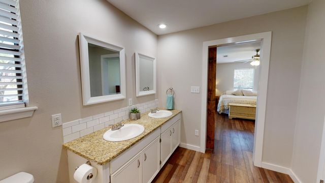 802 Amy CIR, Marble Falls, TX 78654