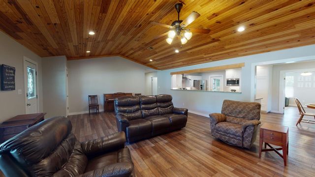 802 Amy CIR, Marble Falls, TX 78654