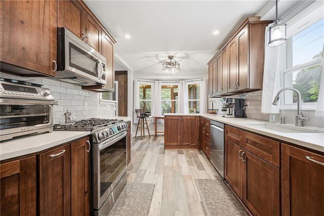 10283 Haskins Street, Lenexa, KS 66215