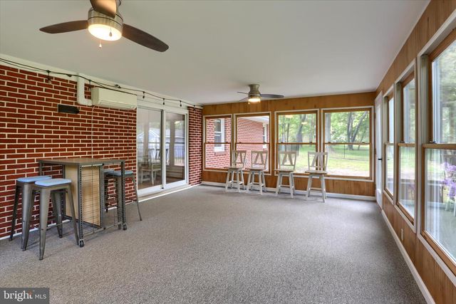 1401 LA CARR LN, Dauphin, PA 17018