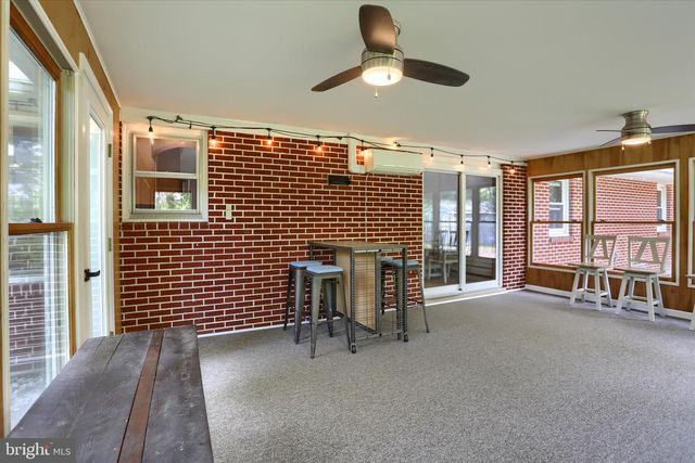 1401 LA CARR LN, Dauphin, PA 17018