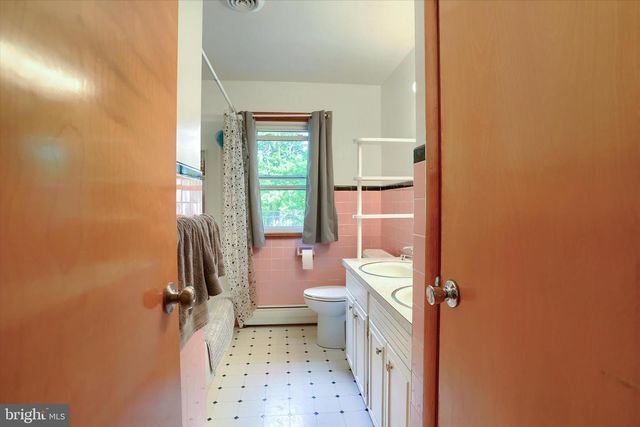 1401 LA CARR LN, Dauphin, PA 17018