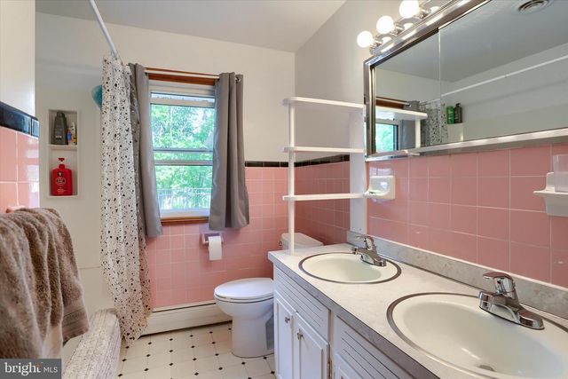 1401 LA CARR LN, Dauphin, PA 17018