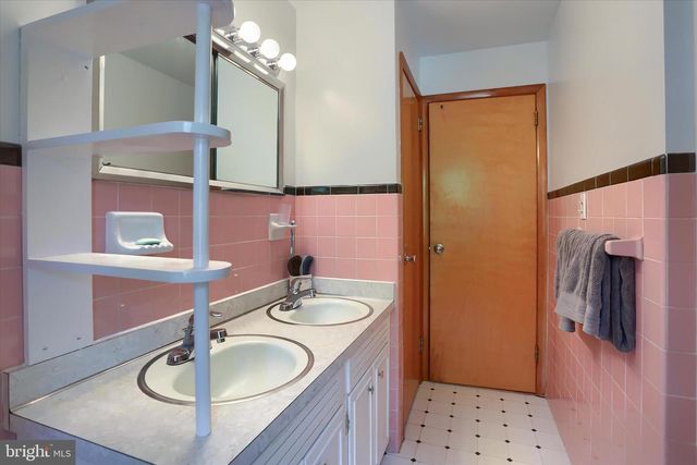 1401 LA CARR LN, Dauphin, PA 17018