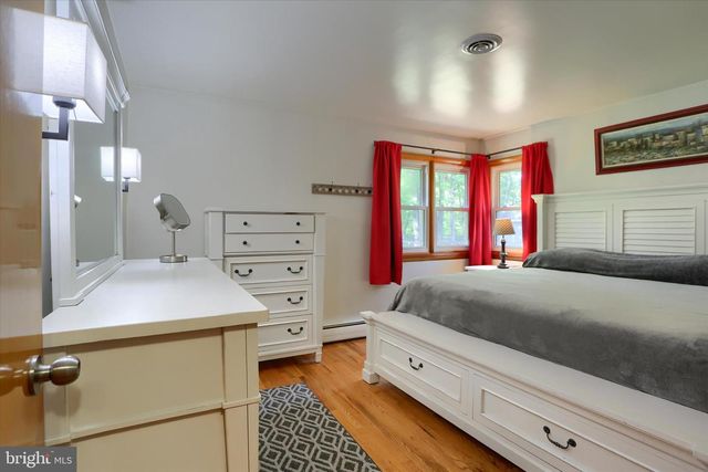 1401 LA CARR LN, Dauphin, PA 17018