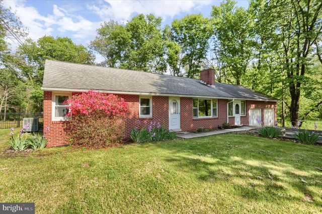 1401 LA CARR LN, Dauphin, PA 17018