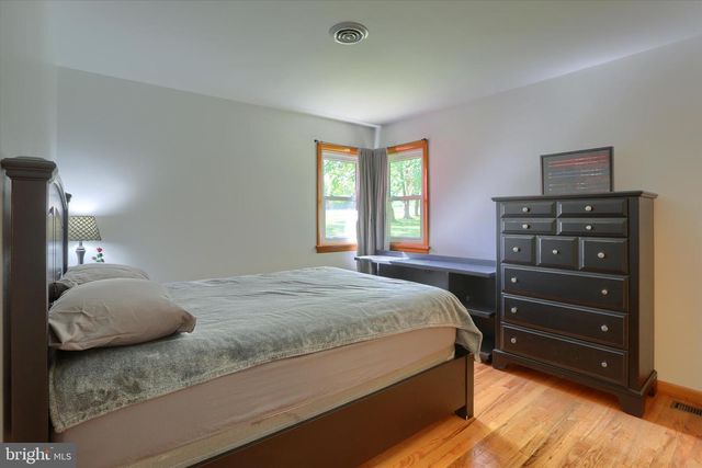 1401 LA CARR LN, Dauphin, PA 17018