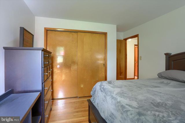 1401 LA CARR LN, Dauphin, PA 17018