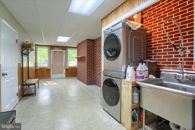 1401 LA CARR LN, Dauphin, PA 17018