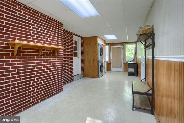 1401 LA CARR LN, Dauphin, PA 17018
