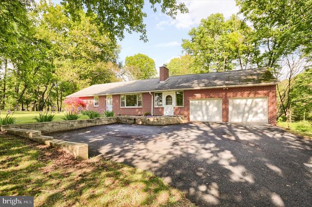1401 LA CARR LN, Dauphin, PA 17018