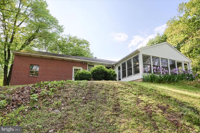 1401 LA CARR LN, Dauphin, PA 17018