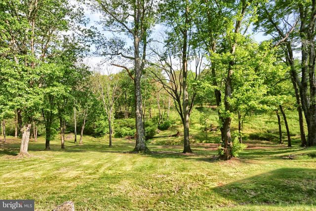 1401 LA CARR LN, Dauphin, PA 17018