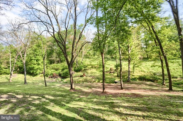 1401 LA CARR LN, Dauphin, PA 17018