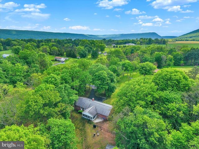 1401 LA CARR LN, Dauphin, PA 17018