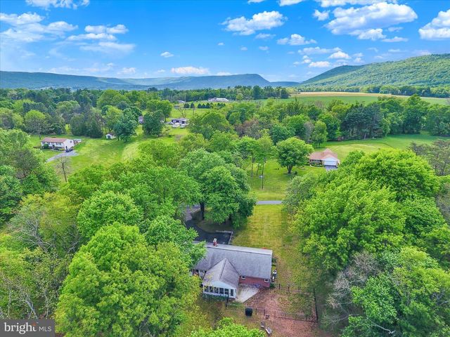1401 LA CARR LN, Dauphin, PA 17018