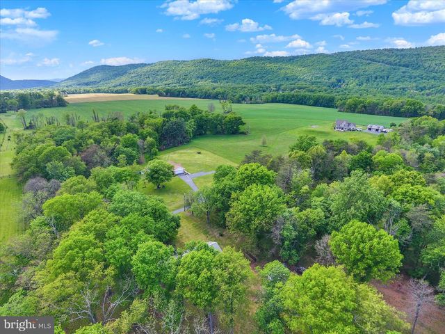 1401 LA CARR LN, Dauphin, PA 17018