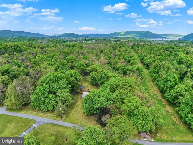1401 LA CARR LN, Dauphin, PA 17018