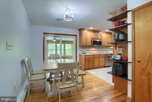 1401 LA CARR LN, Dauphin, PA 17018