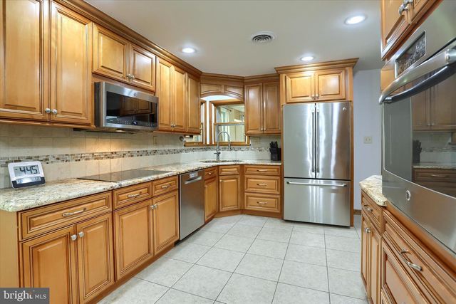 1401 LA CARR LN, Dauphin, PA 17018
