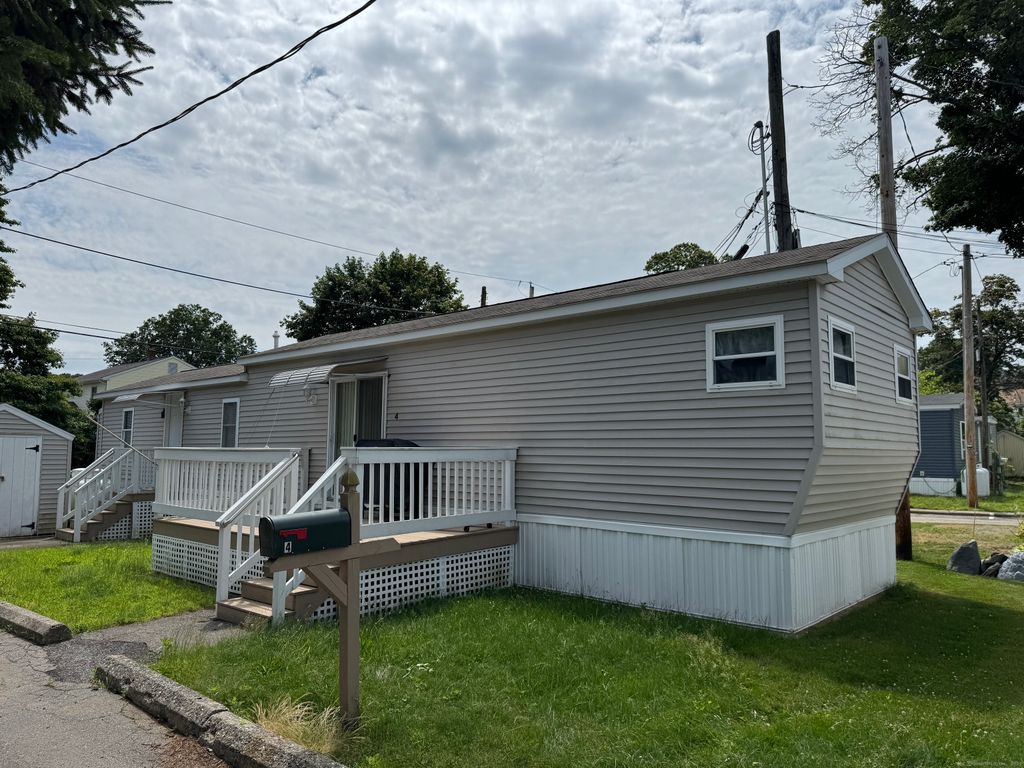 4 3rd Avenue, Shelton, CT 06484