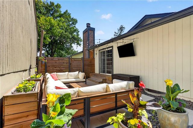 8004 W 64th Terrace, Mission, KS 66202