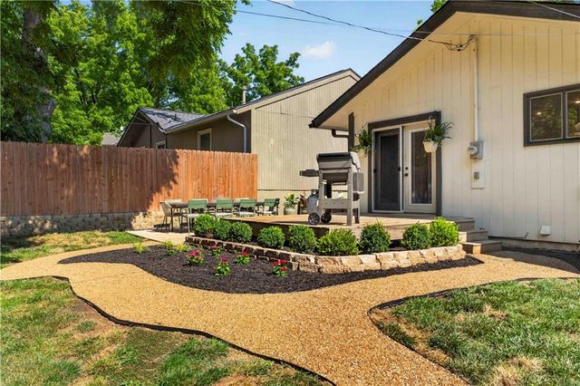 8004 W 64th Terrace, Mission, KS 66202