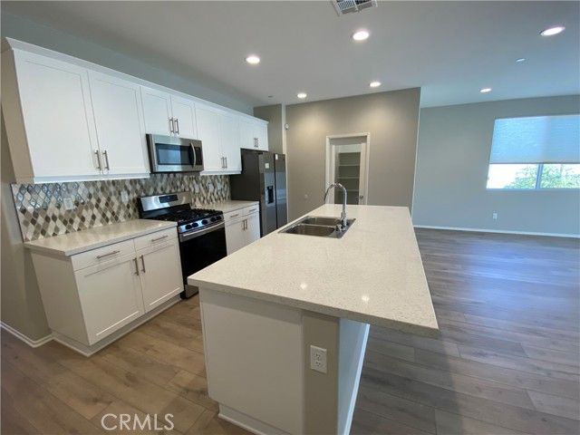 1748 E Holguin Street, Lancaster, CA 93535