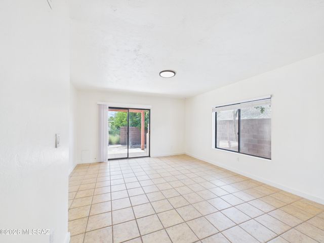9130 E Calle Maria, Tucson, AZ 85710