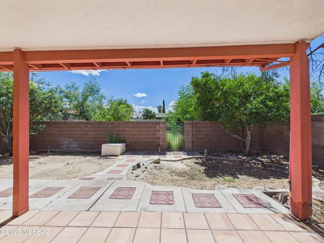9130 E Calle Maria, Tucson, AZ 85710
