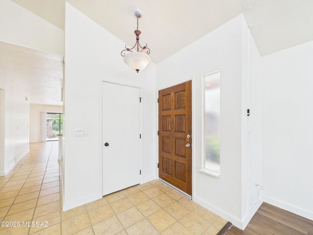 9130 E Calle Maria, Tucson, AZ 85710
