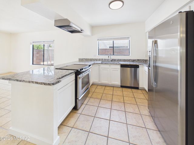 9130 E Calle Maria, Tucson, AZ 85710