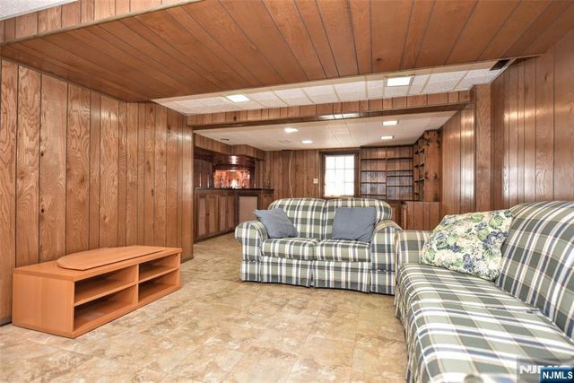 16 Wilson Terrace, Waldwick, NJ 07463