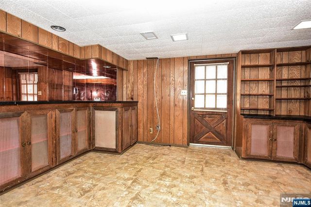 16 Wilson Terrace, Waldwick, NJ 07463
