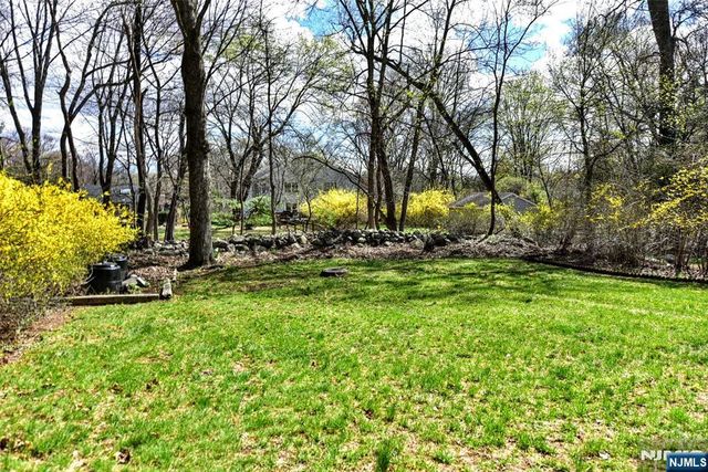 16 Wilson Terrace, Waldwick, NJ 07463